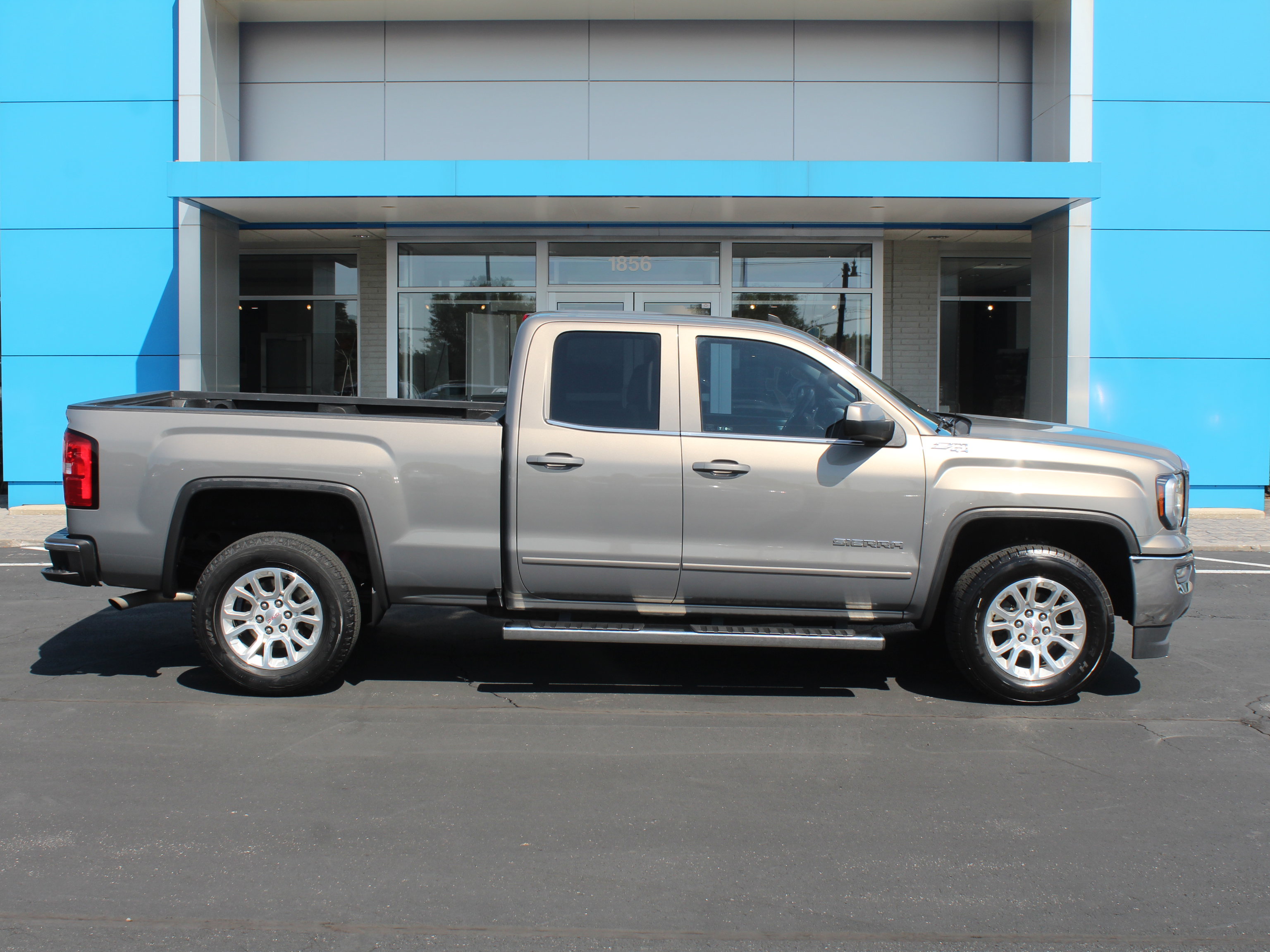 2017 Gmc Sierra 1500 SLE photo 3