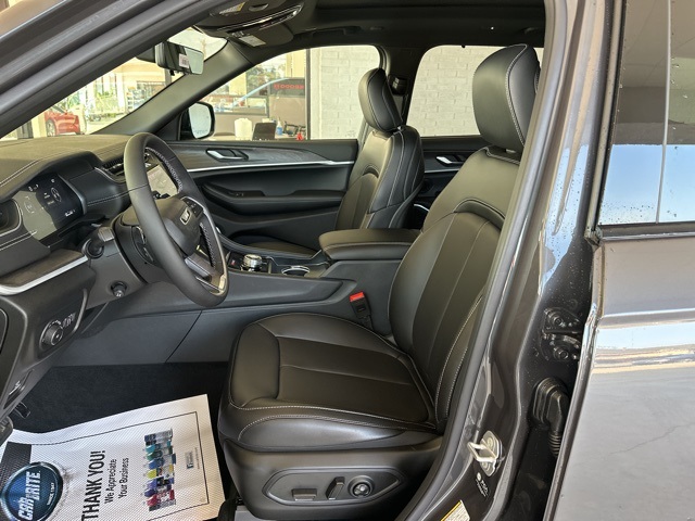2025 Jeep Grand Cherokee Limited photo 13