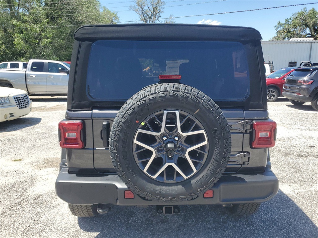 2024 Jeep Wrangler Sahara photo 6