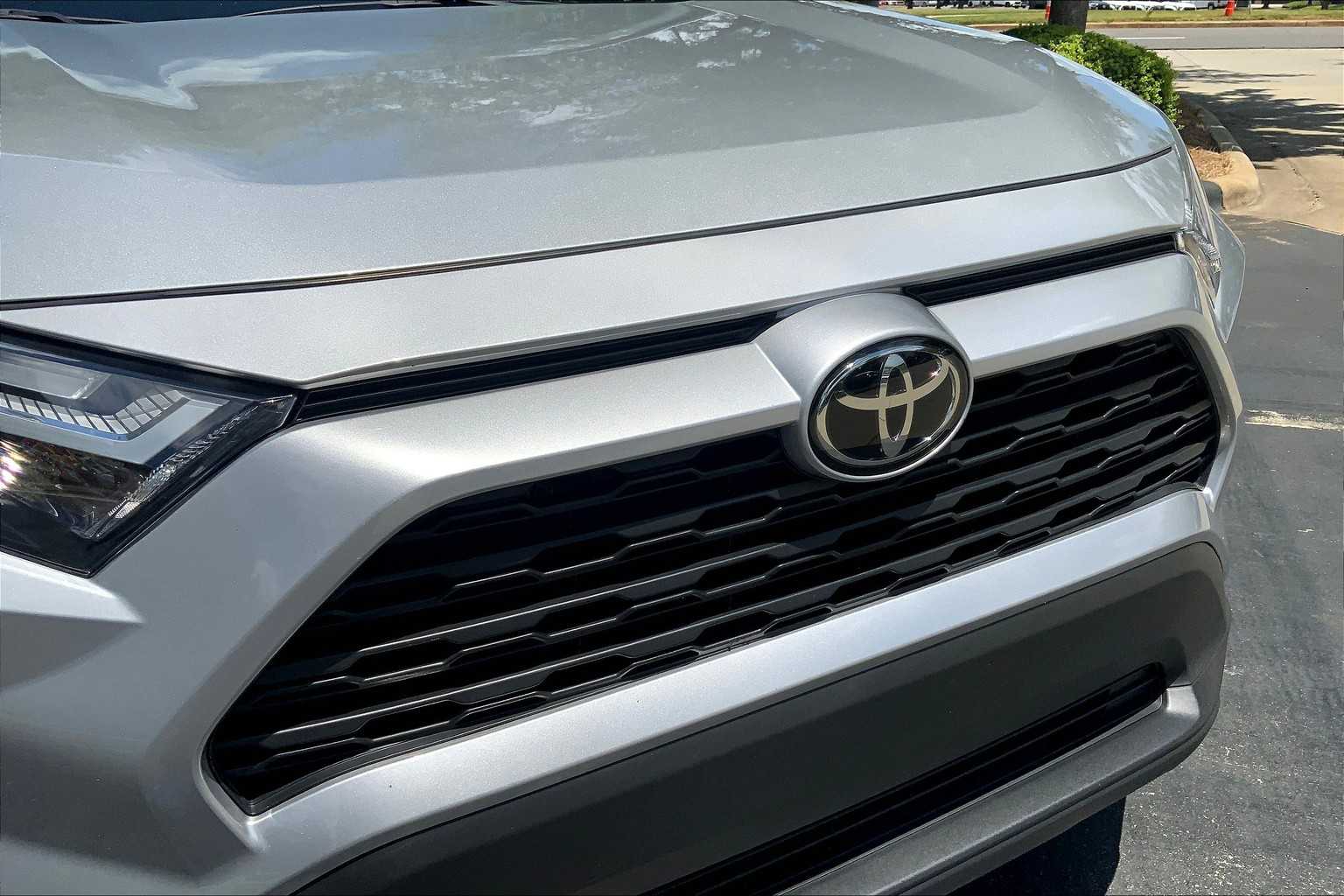 2023 Toyota RAV4 XLE photo 28