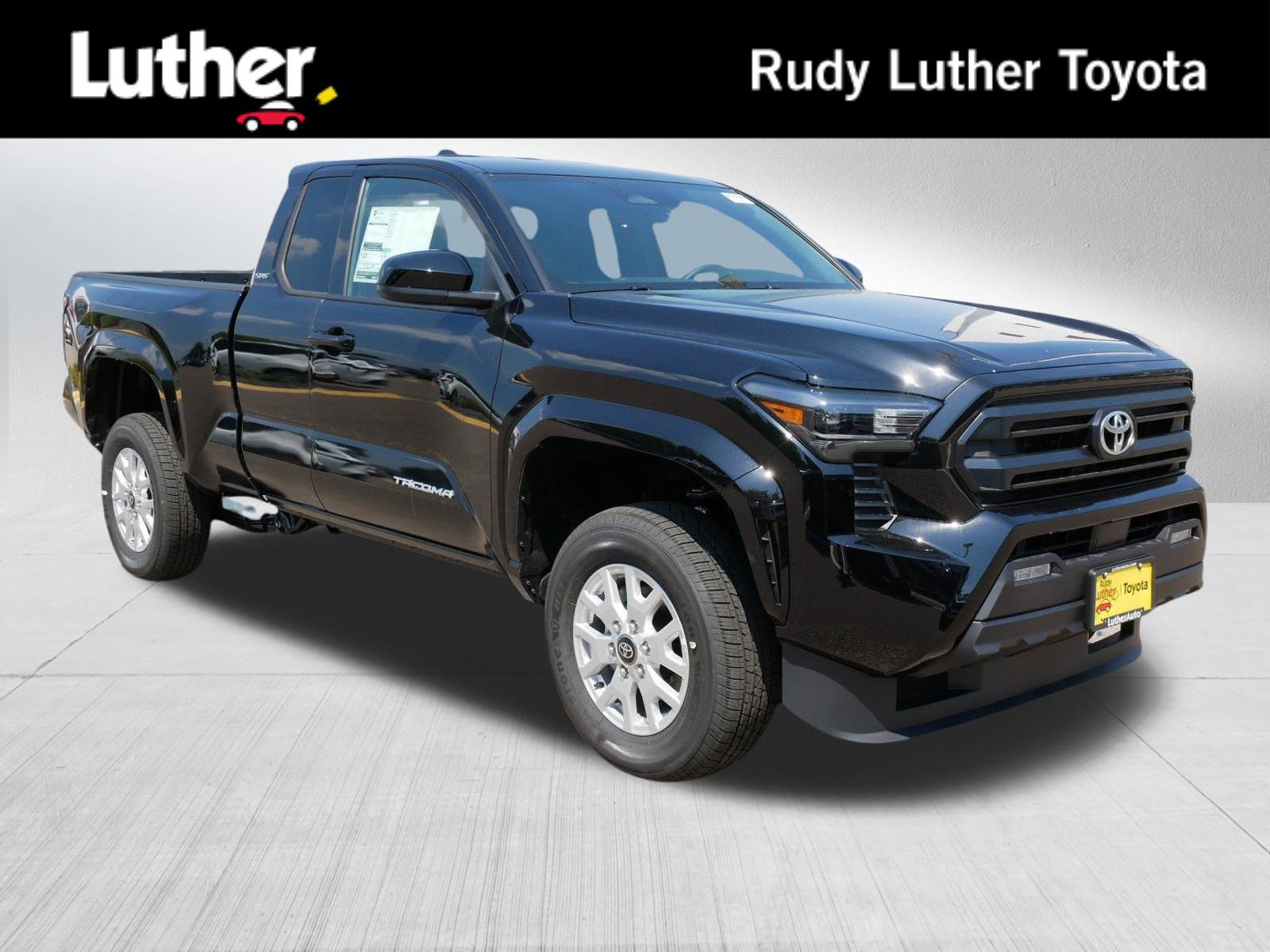 2025 Toyota Tacoma SR5's photo