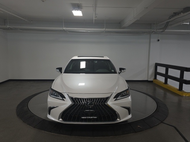 2022 Lexus ES 350 photo 2
