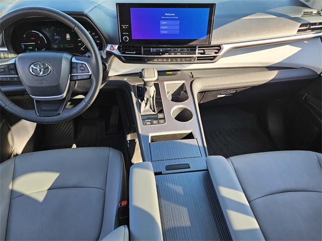 2025 Toyota Sienna XLE photo 8
