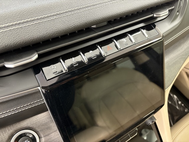 2021 Jeep Grand Cherokee Limited photo 12