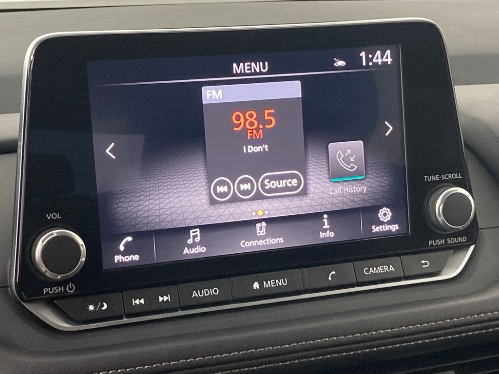 2024 Nissan Rogue SV photo 3