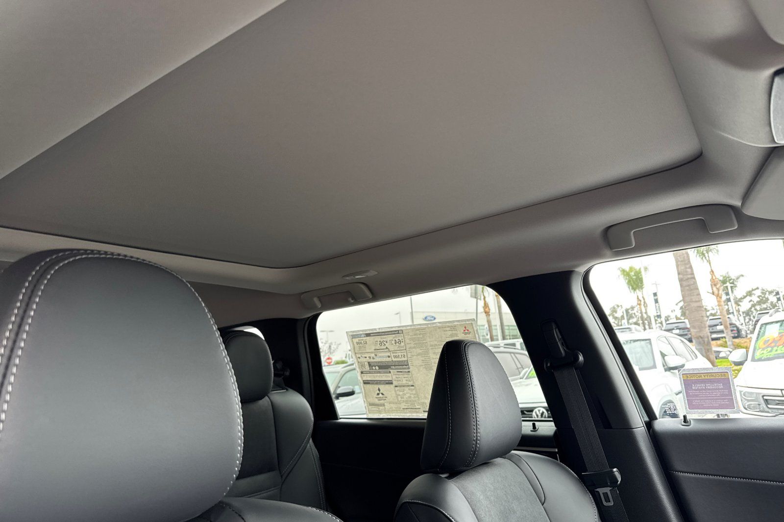 2025 Mitsubishi Outlander PHEV SE photo 15