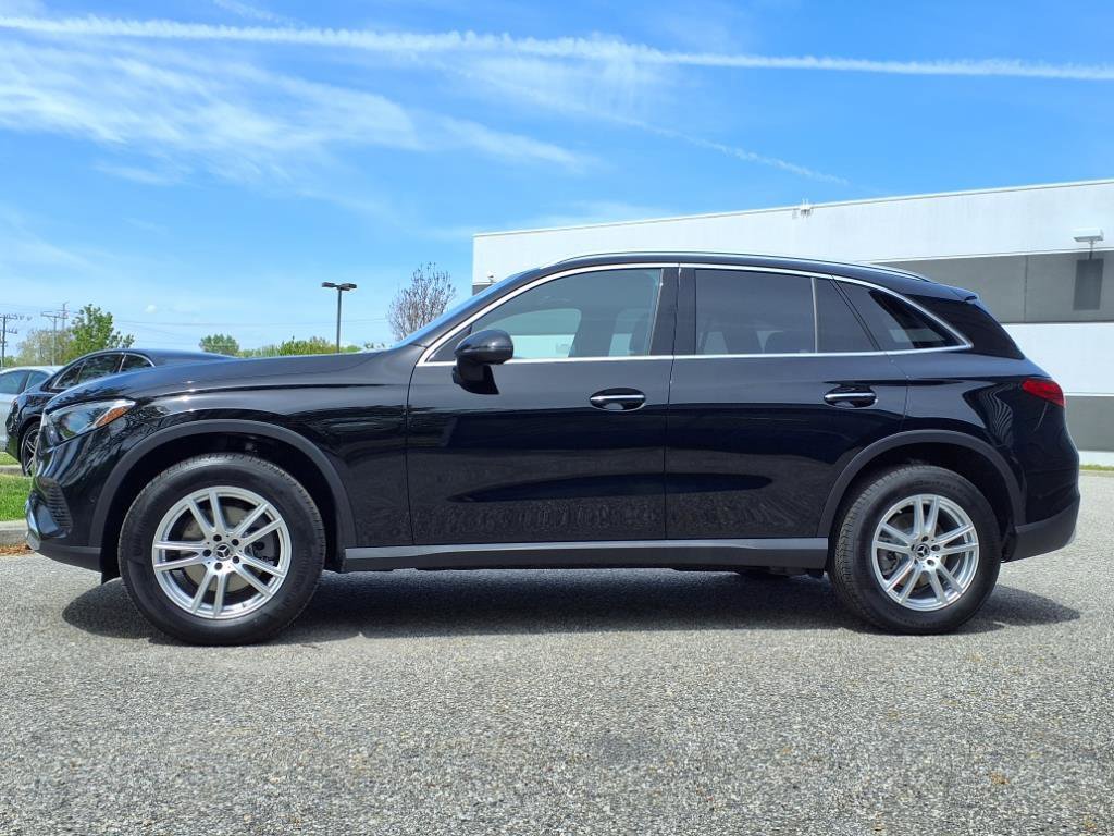 2025 Mercedes Benz GLC 300 4MATIC photo 4