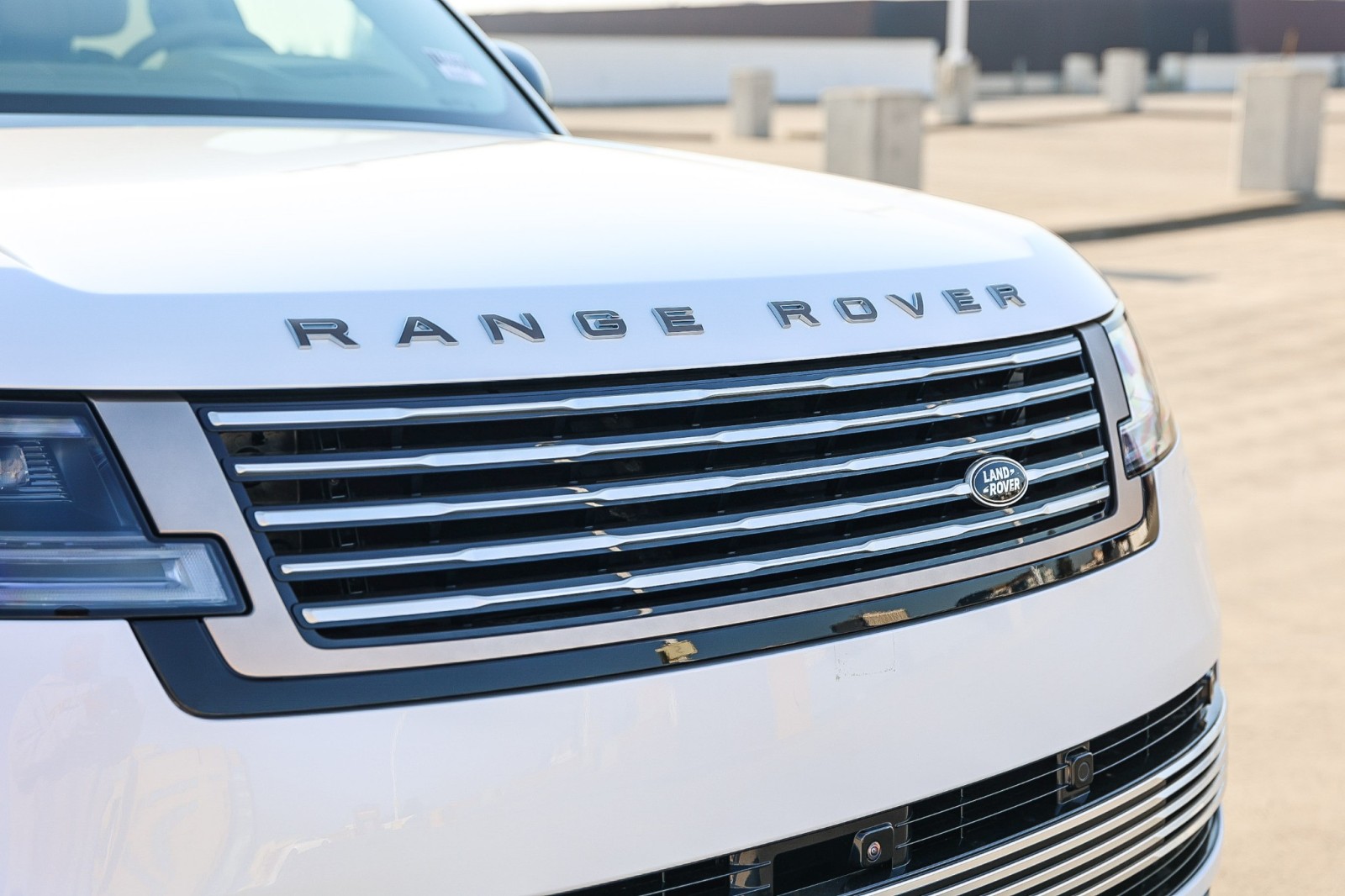 2025 Land Rover Range Rover SV photo 12