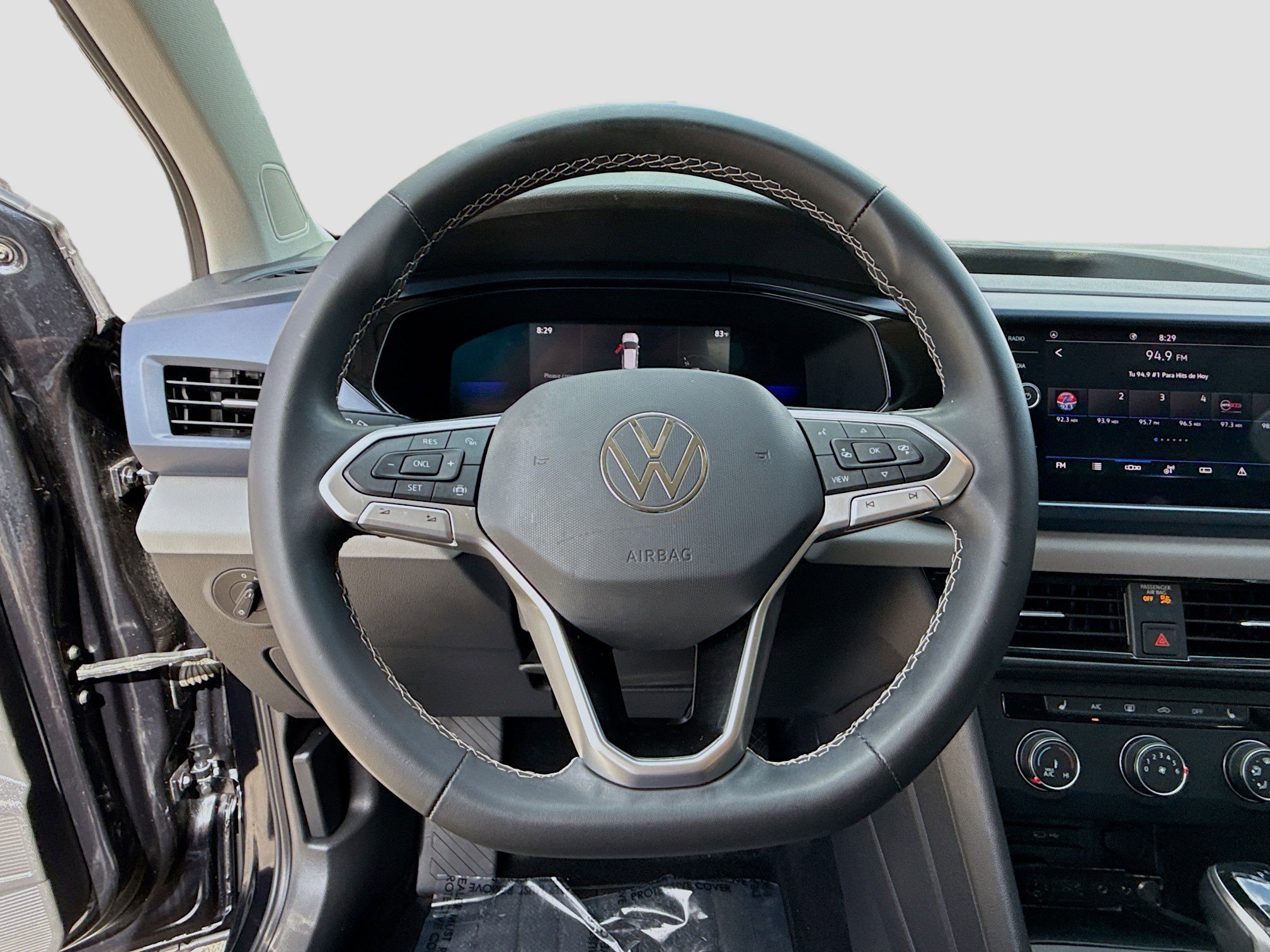 2022 Volkswagen Taos SE photo 2