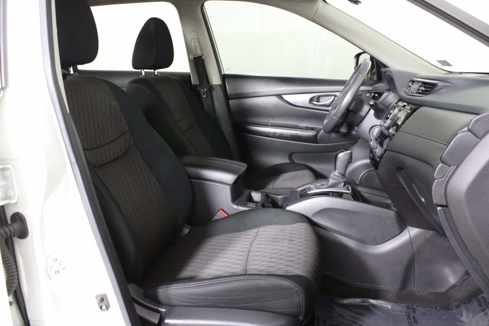2017 Nissan Rogue SV photo 11