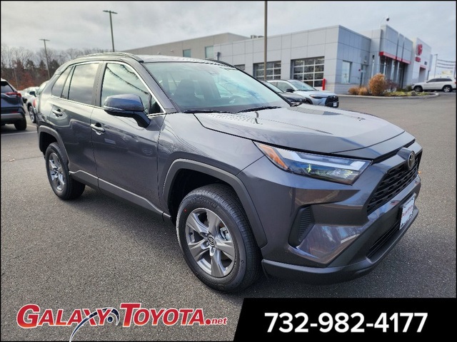 2025 Toyota RAV4 XLE's photo