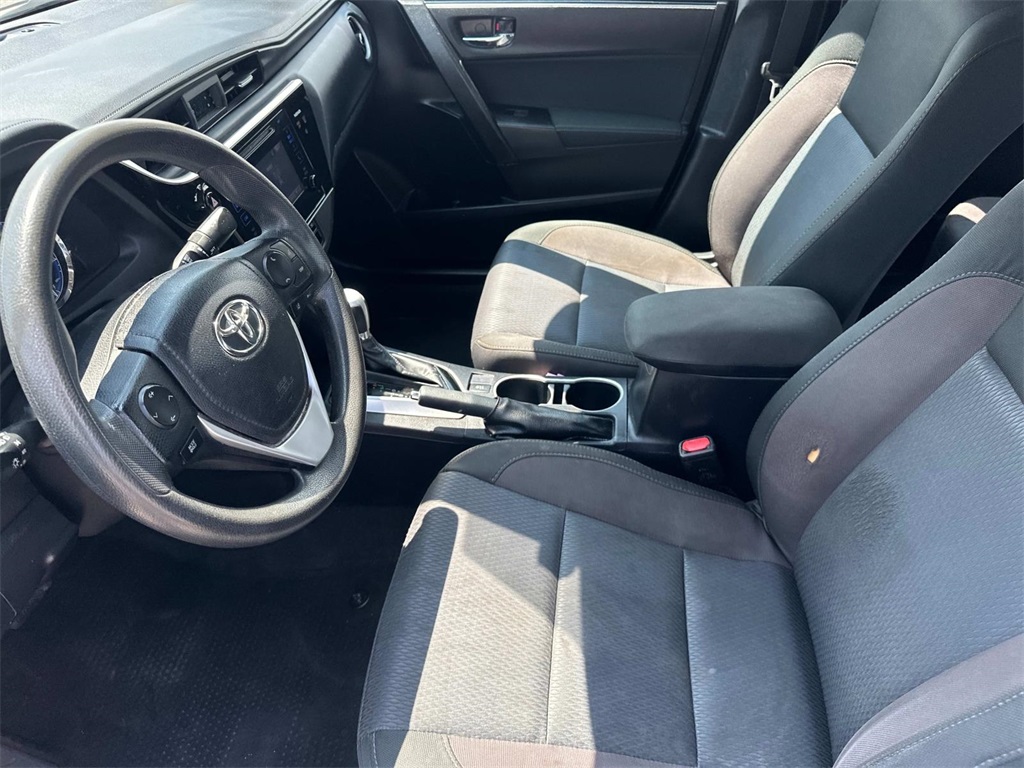 2017 Toyota Corolla LE photo 12