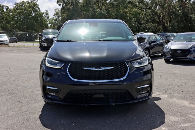 2023 Chrysler Pacifica Touring L photo 2