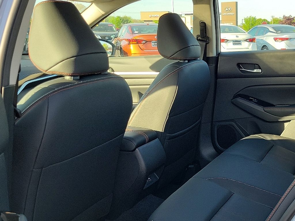 2025 Nissan Altima 2.5 SR photo 5