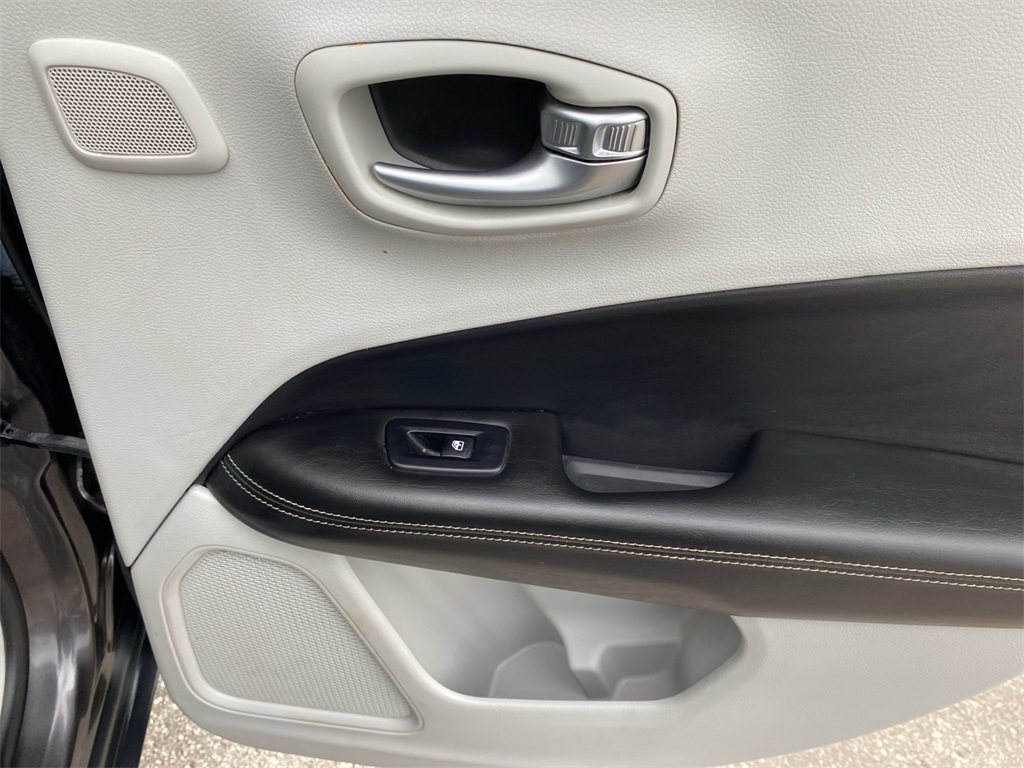 2021 Jeep Compass Latitude photo 25