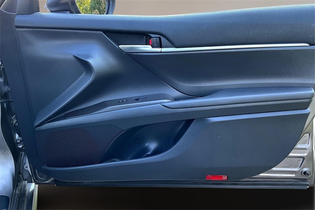 2022 Toyota Camry SE photo 17