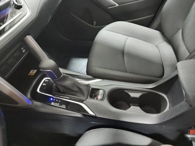 2022 Toyota Corolla Cross LE photo 25