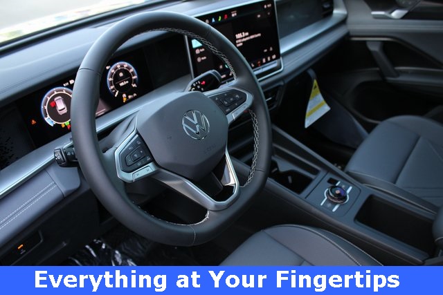 2025 Volkswagen Tiguan SE photo 2
