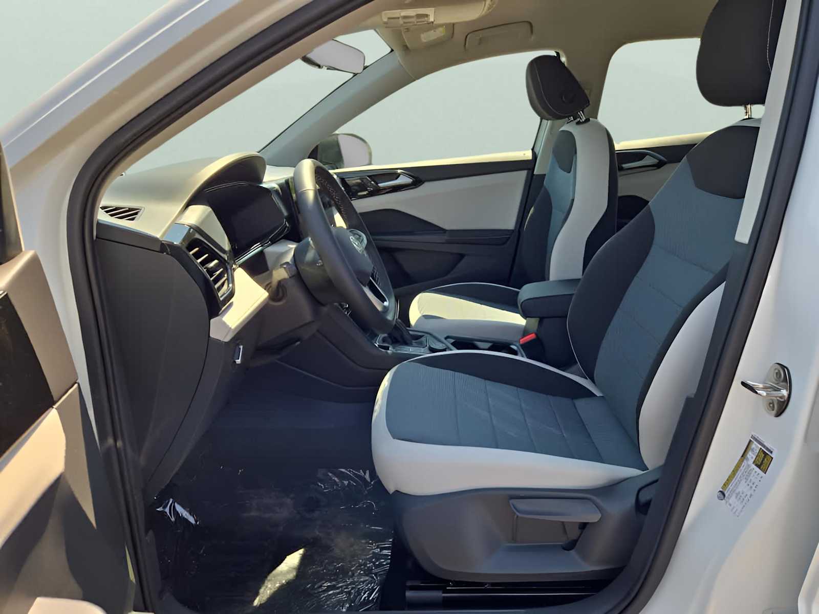 2025 Volkswagen Taos S photo 13