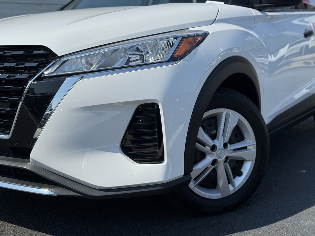 2024 Nissan Kicks S photo 2