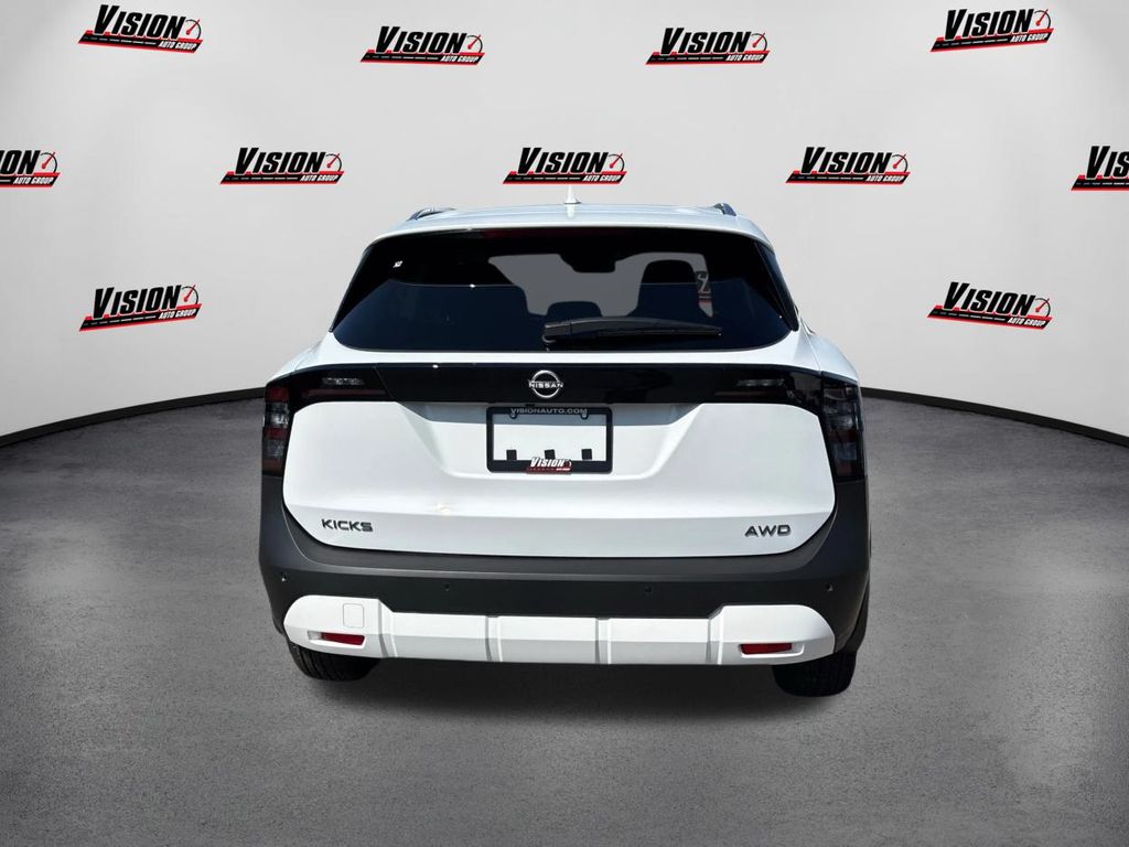 2025 Nissan Kicks SV photo 6