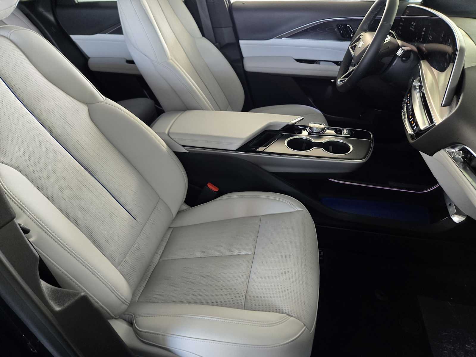 2025 Cadillac Lyriq Luxury photo 9