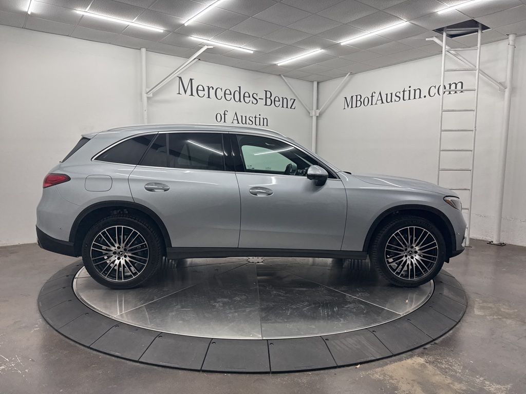2026 Mercedes Benz GLC 300 photo 4
