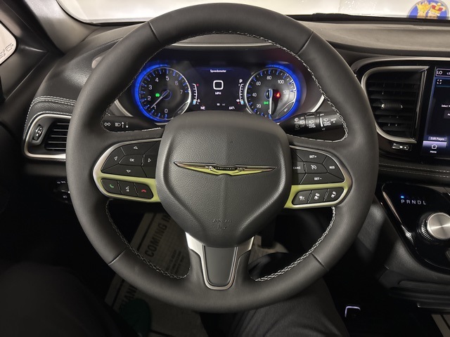 2025 Chrysler Pacifica photo 2