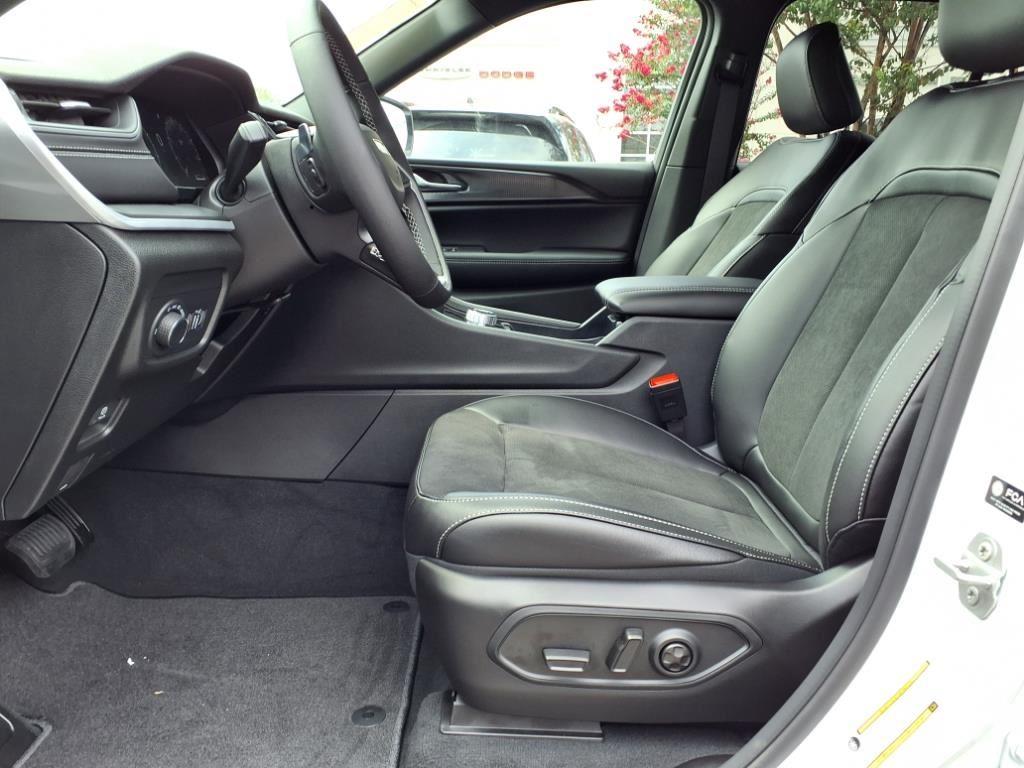 2025 Jeep Grand Cherokee Altitude X photo 3