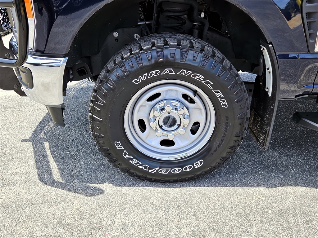 2023 Ford F-350 XL photo 9