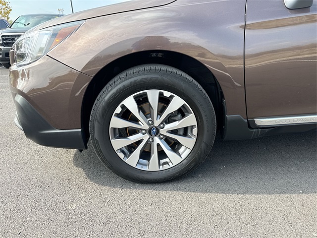 2019 Subaru Outback 3.6R Touring photo 12