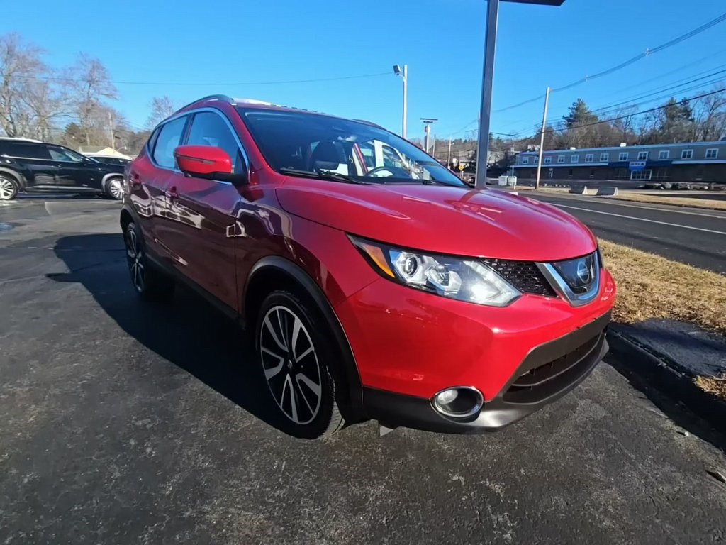 2017 Nissan Rogue Sport SL's photo