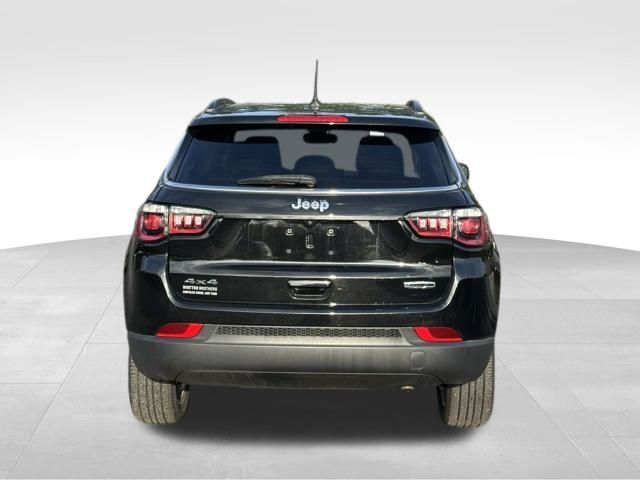 2022 Jeep Compass Latitude Lux photo 5