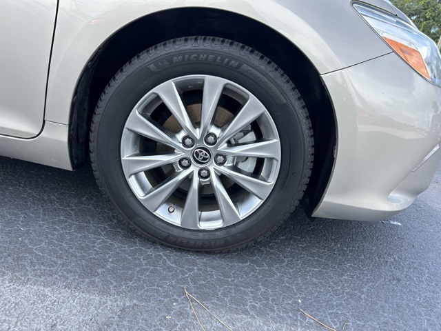 2015 Toyota Camry Hybrid XLE photo 8