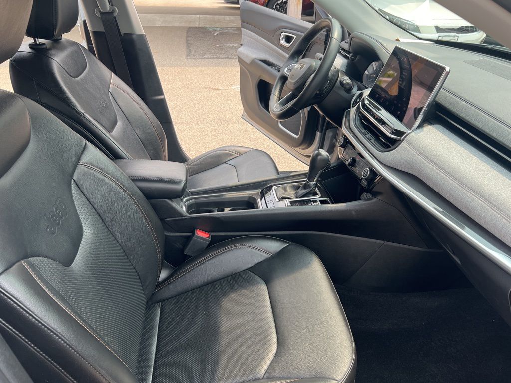 2022 Jeep Compass Latitude Lux photo 19