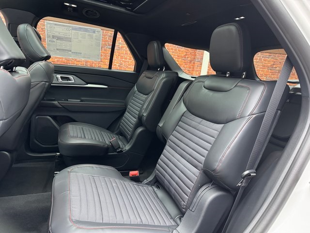 2025 Ford Explorer ST-Line photo 25