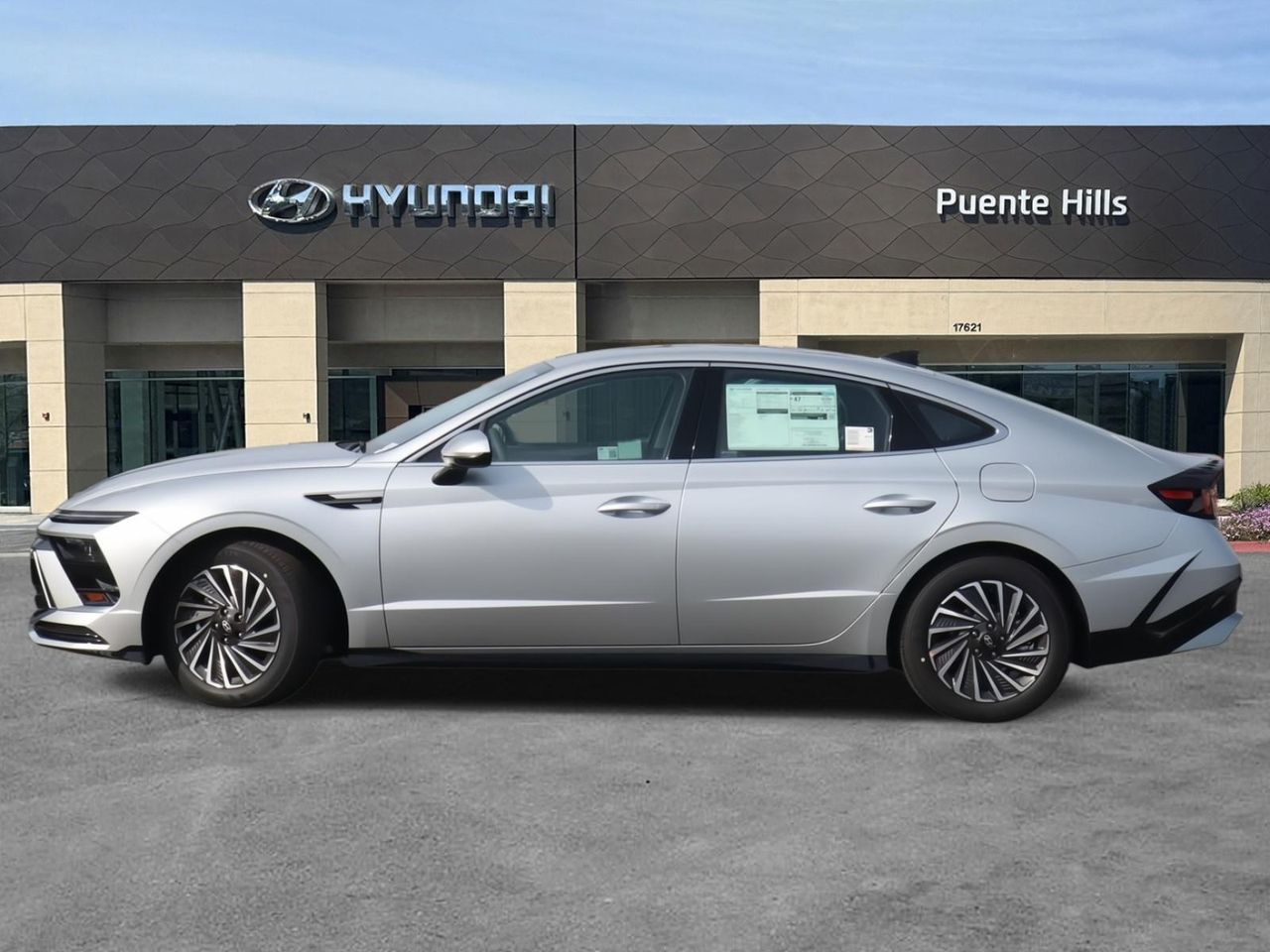 2025 Hyundai Sonata Hybrid SEL photo 3