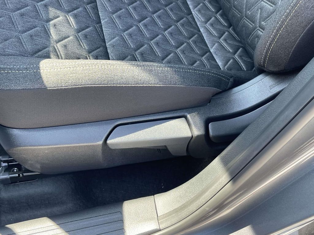 2026 Nissan Kicks SV photo 12