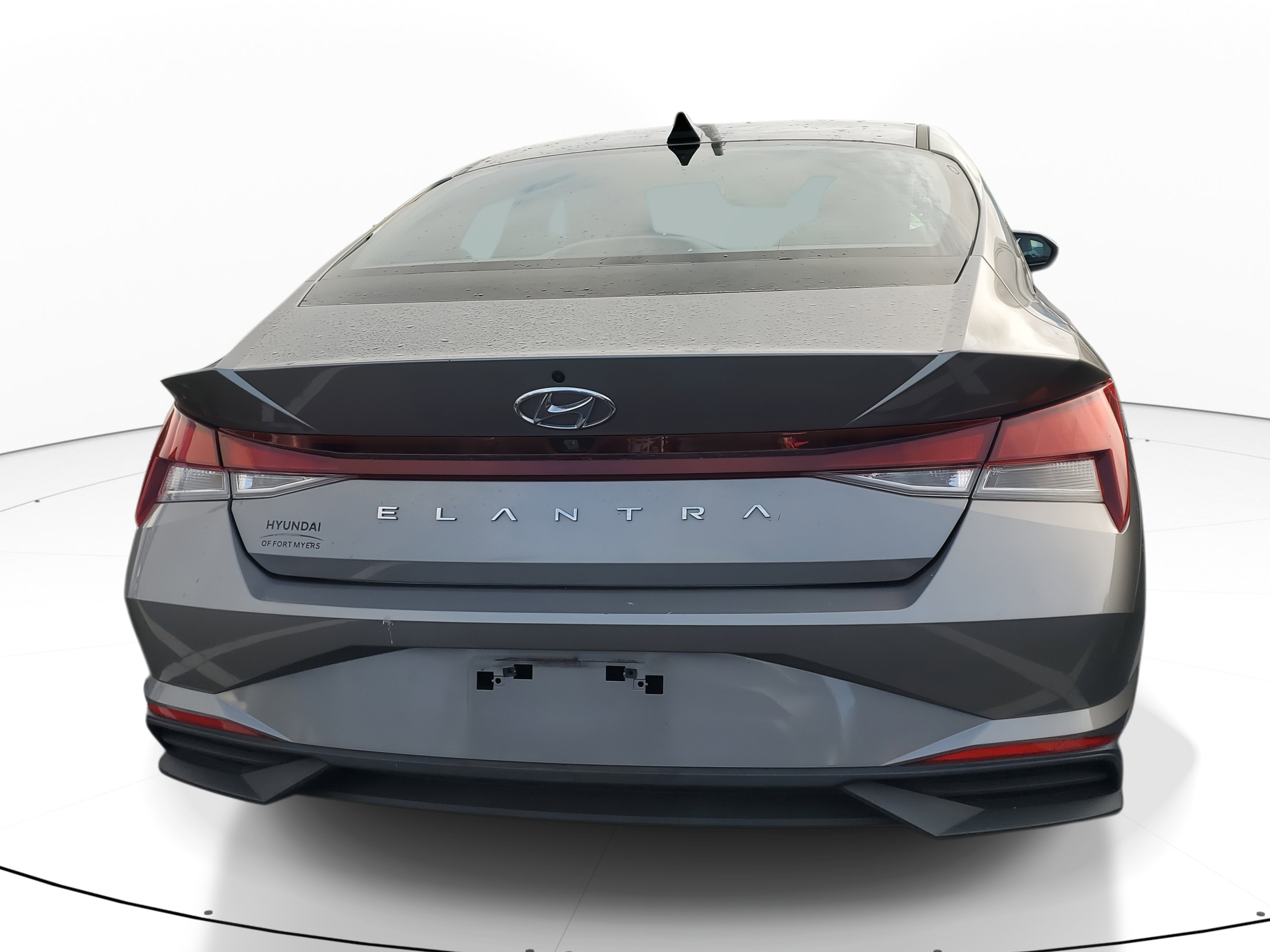 2021 Hyundai Elantra SEL photo 3