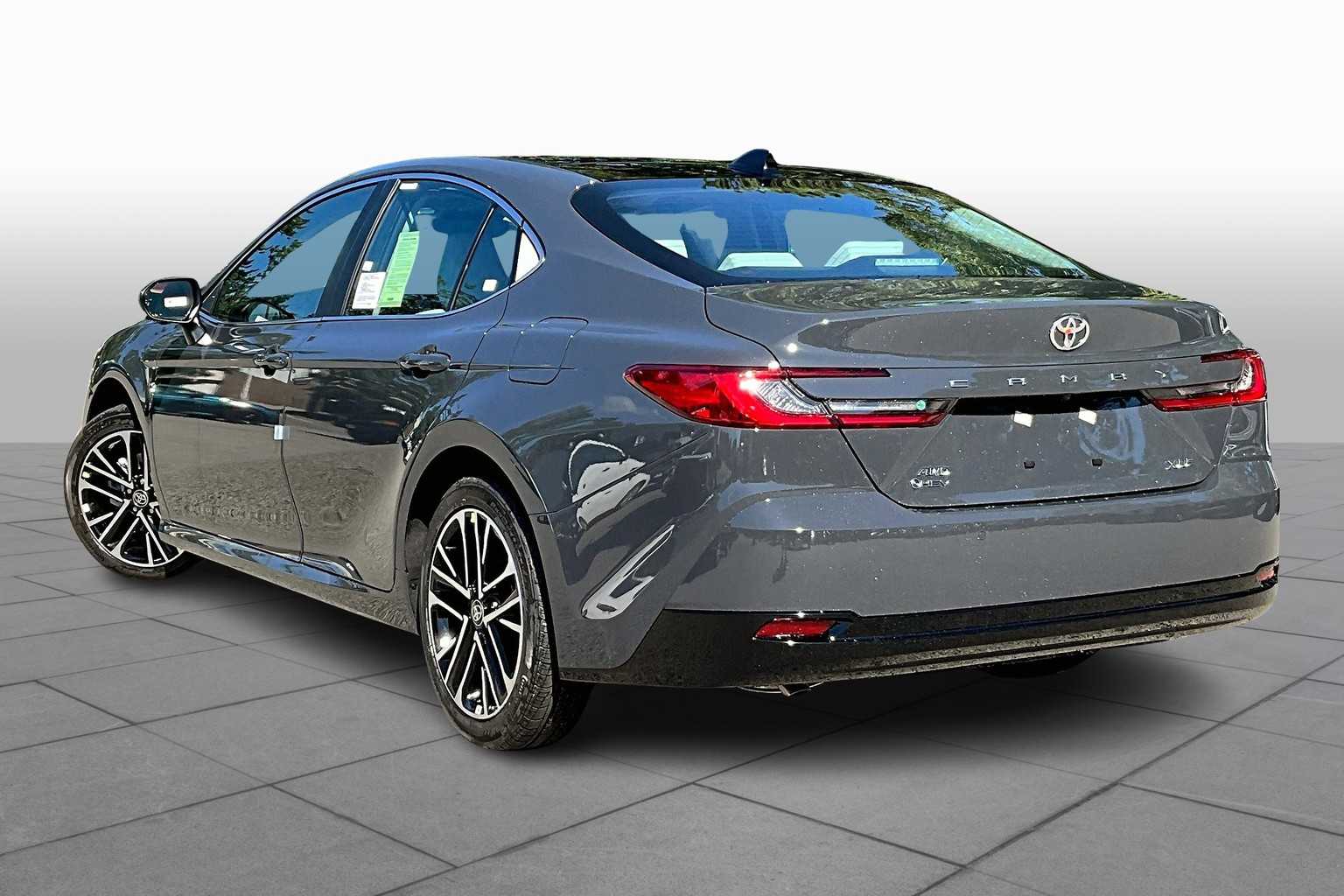 2025 Toyota Camry XLE photo 12