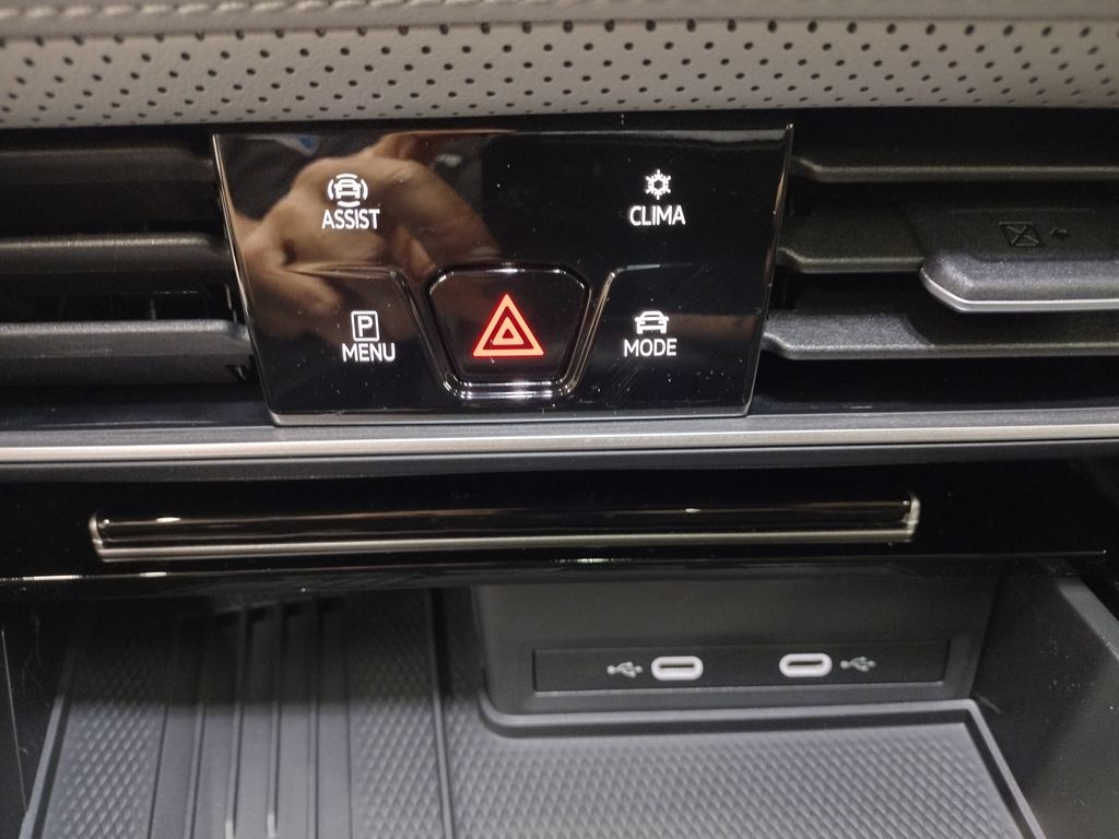 2025 Volkswagen Atlas Peak Edition SE photo 34