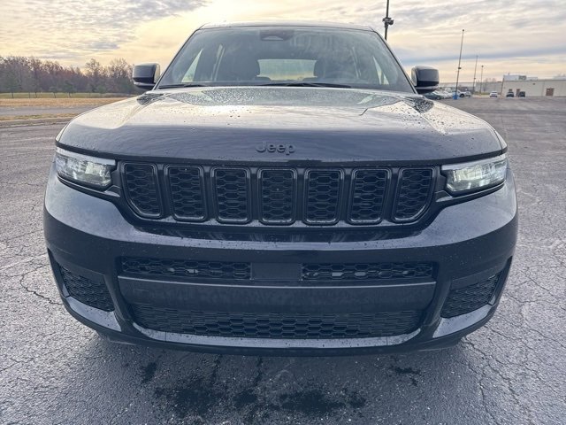 2023 Jeep Grand Cherokee Altitude photo 2