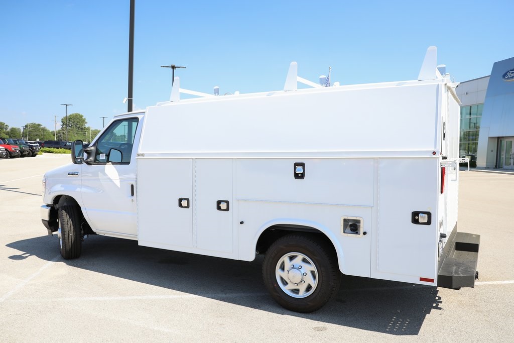 2025 Ford E-350 photo 26