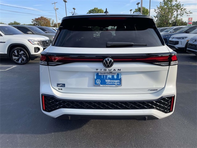 2025 Volkswagen Tiguan SE R-Line Black photo 5