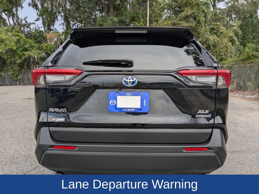 2020 Toyota RAV4 Hybrid XLE photo 2