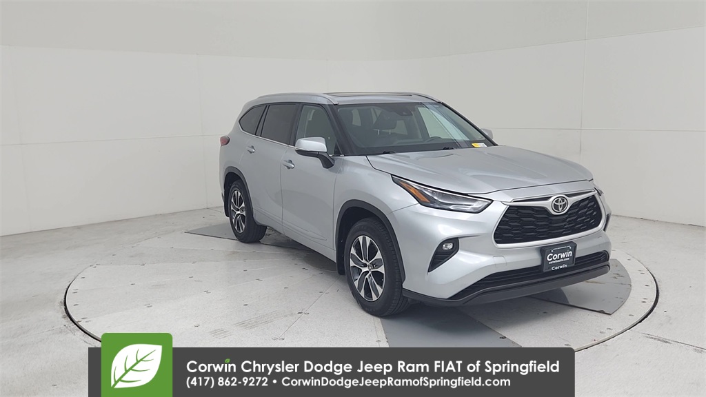 2022 Toyota Highlander XLE photo 3