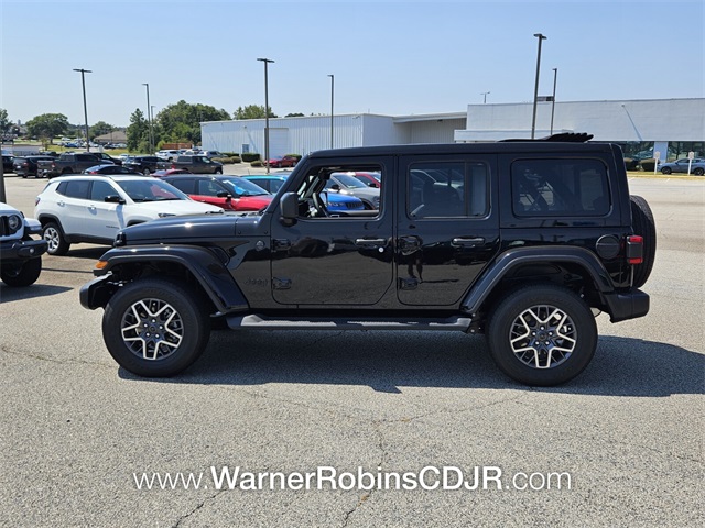 2025 Jeep Wrangler Sahara photo 4