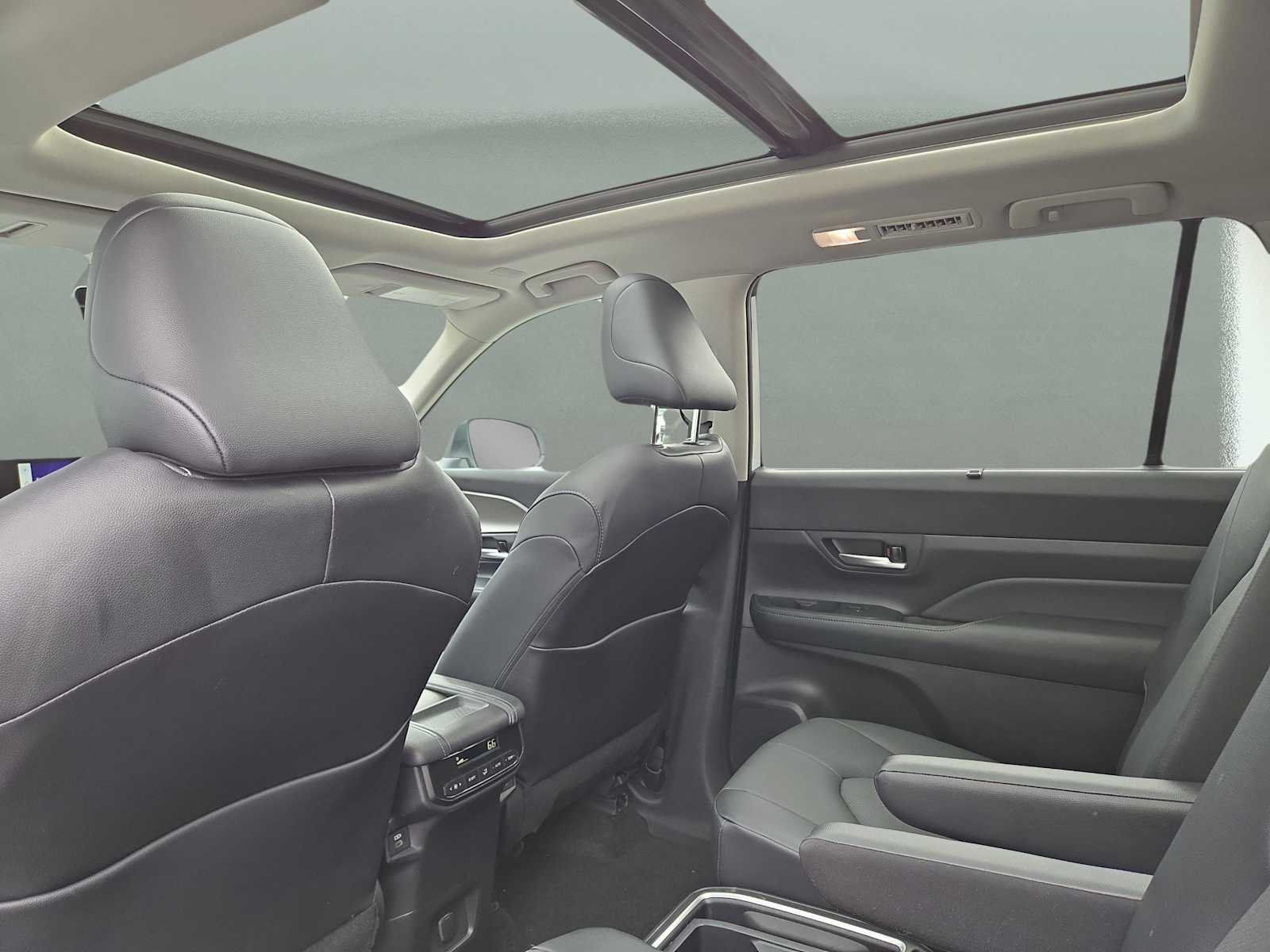2025 Toyota Grand Highlander XLE photo 14