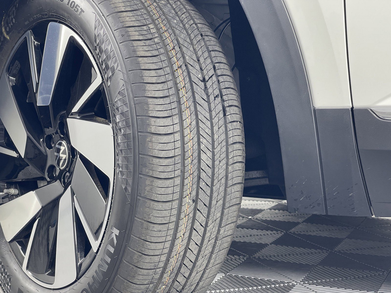 2026 Volkswagen Atlas Cross Sport SEL photo 4