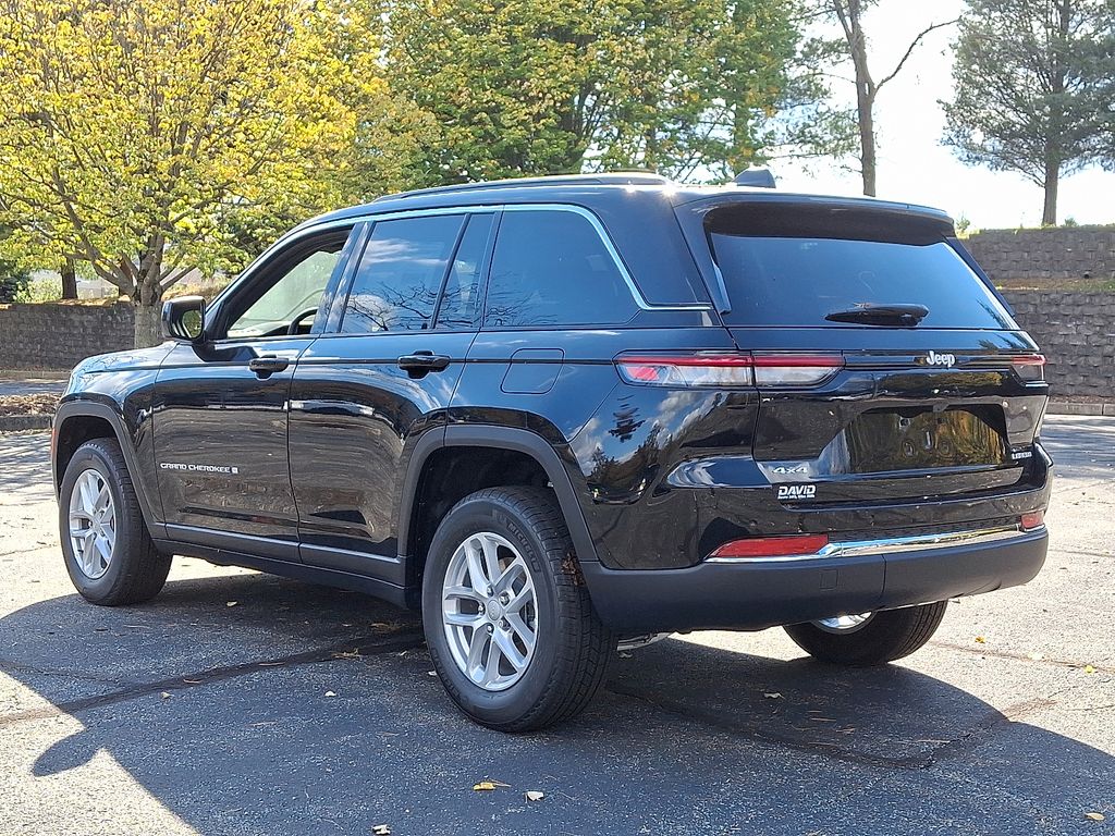 2025 Jeep Grand Cherokee Laredo X photo 3